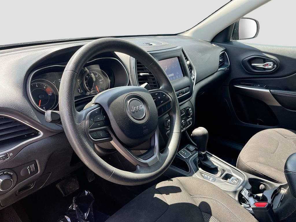 Used 2021 Jeep Cherokee Latitude FWD image 9