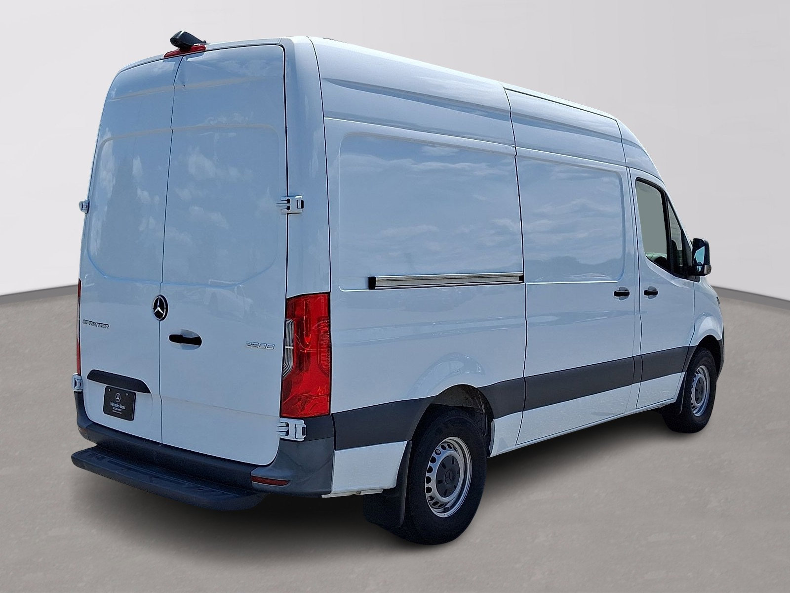 Used 2023 Mercedes-Benz Sprinter 2500 image 4