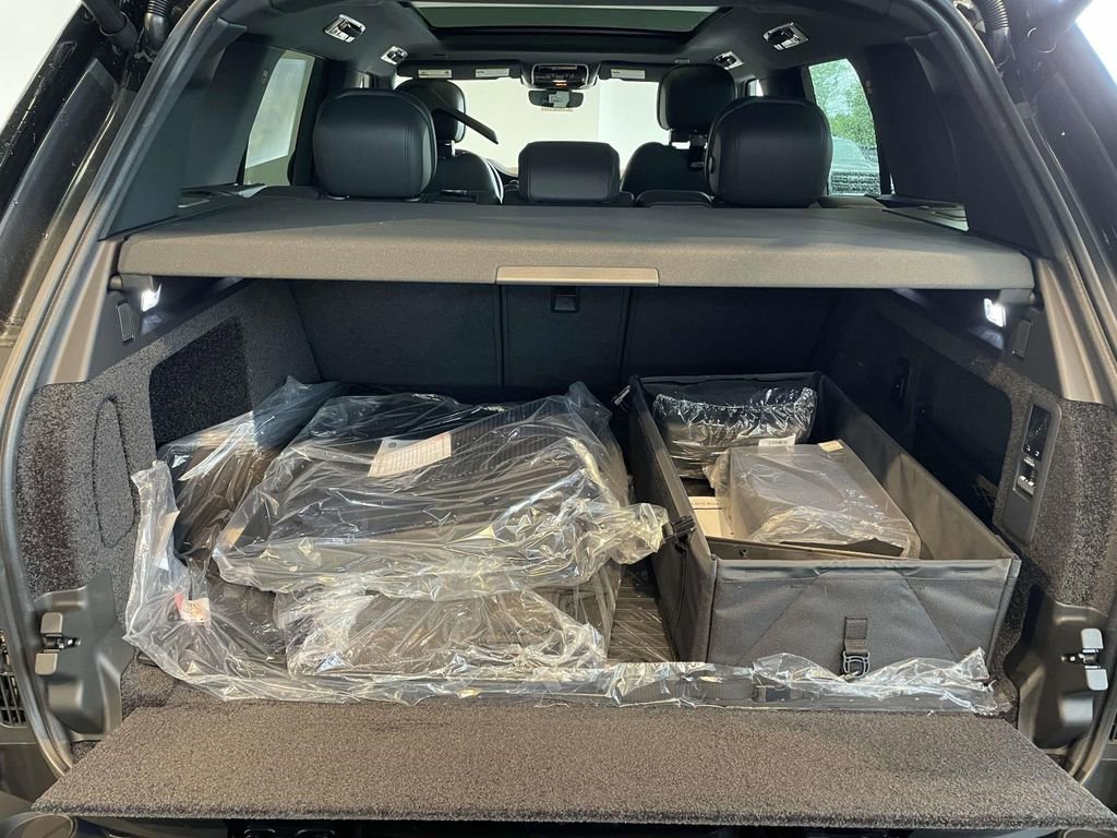 New 2026 Land Rover Range Rover SE AWD/4WD image 17