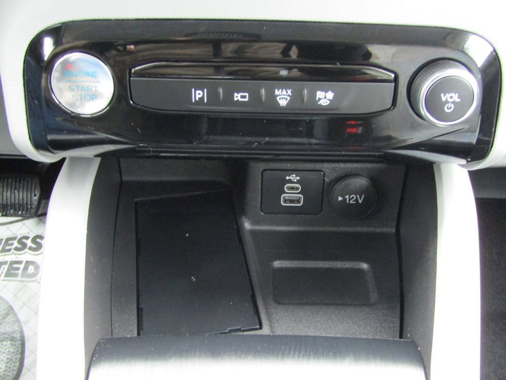 Used 2025 Ford Escape SE w/ PHEV Premium Package image 27