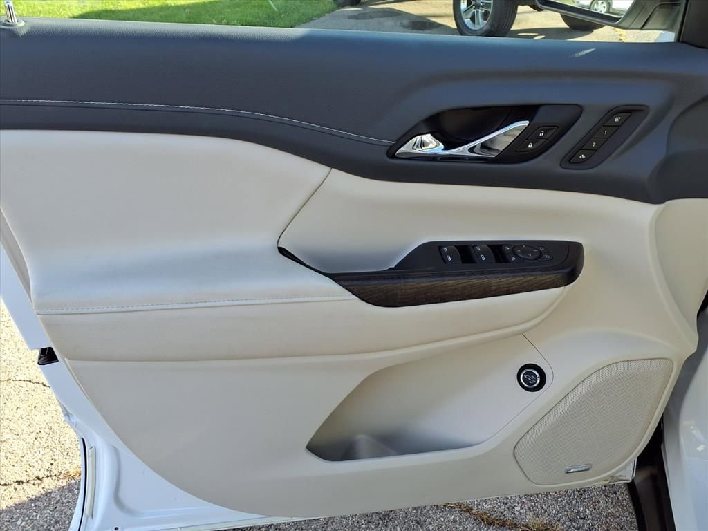 Used 2021 GMC Acadia Denali w/ Denali Technology Package image 14