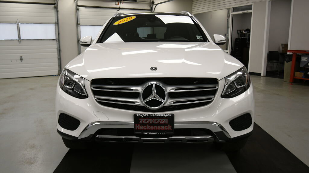 Used 2019 Mercedes-Benz GLC 300 4MATIC image 2