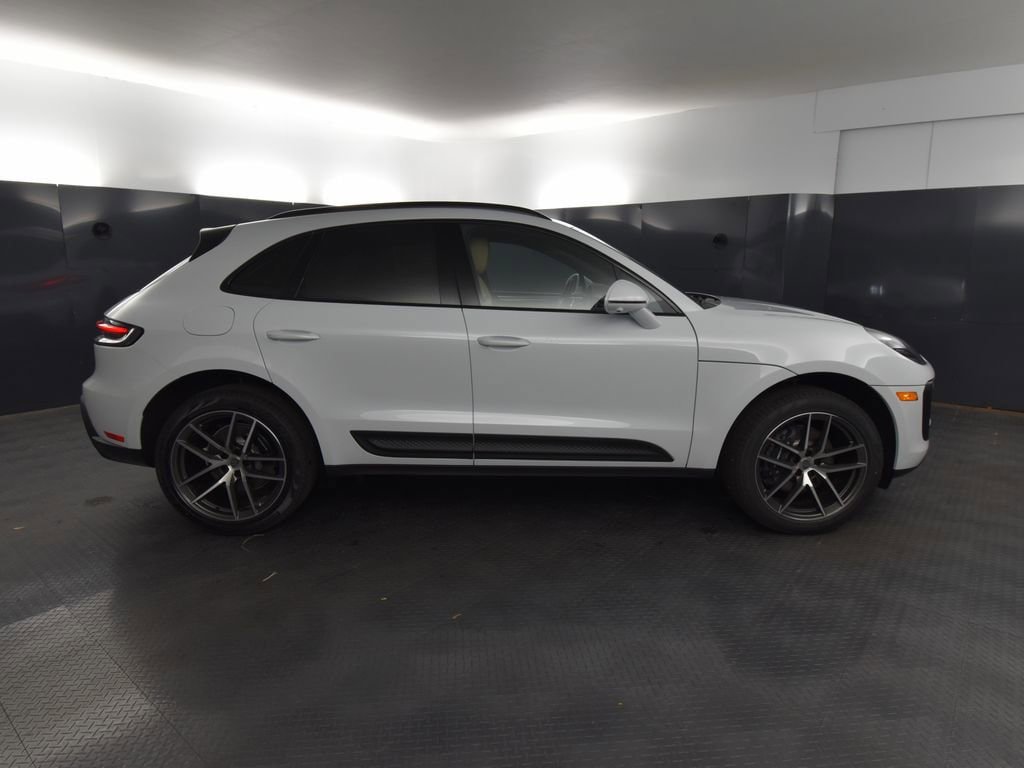 Used 2026 Porsche Macan AWD/4WD image 8