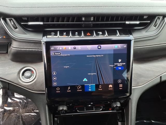 Used 2023 Jeep Grand Cherokee Limited w/ Black Appearance Package AWD/4WD image 19