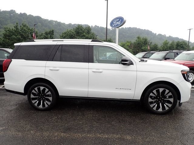 Used 2025 Ford Expedition Platinum w/ Driver's Package AWD/4WD image 9