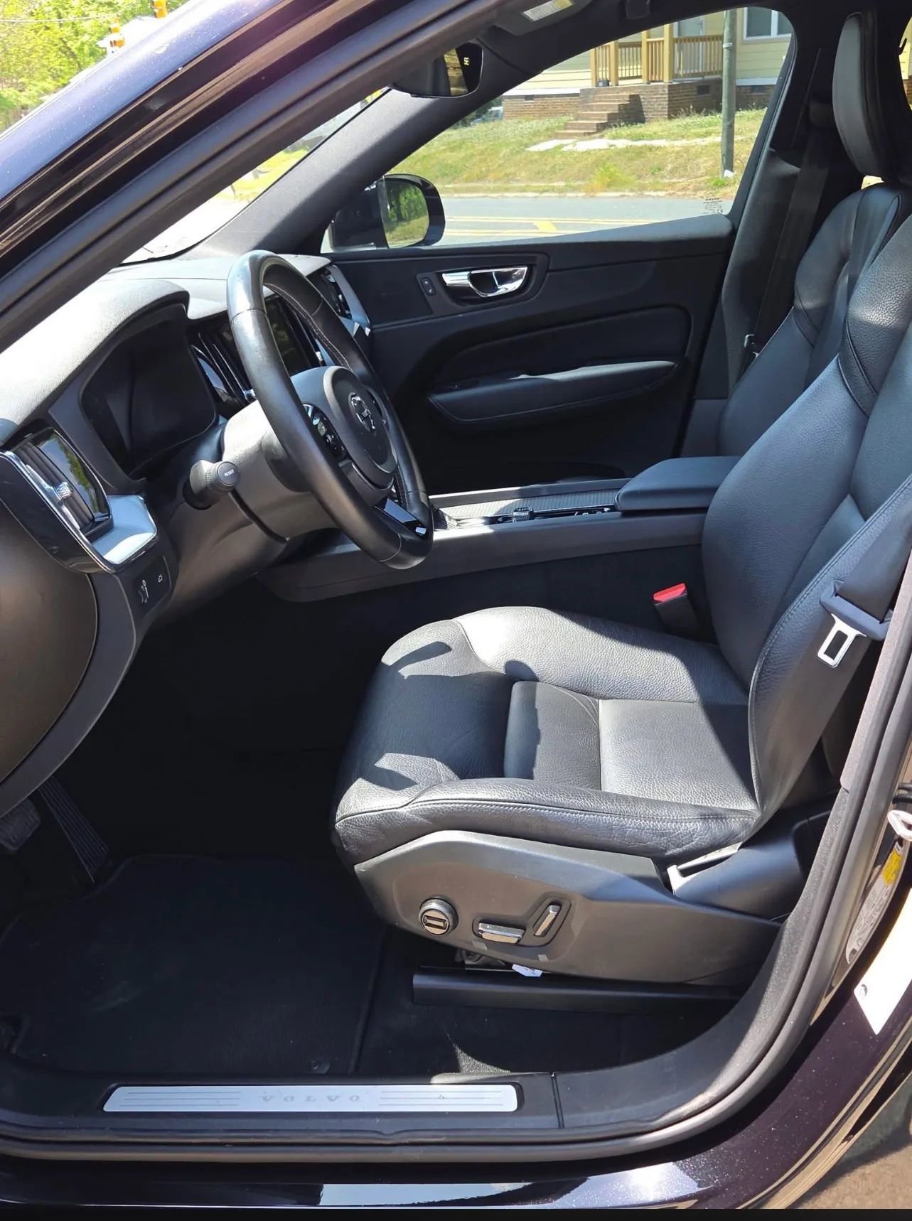 Used 2020 Volvo XC60 T5 Momentum FWD image 9