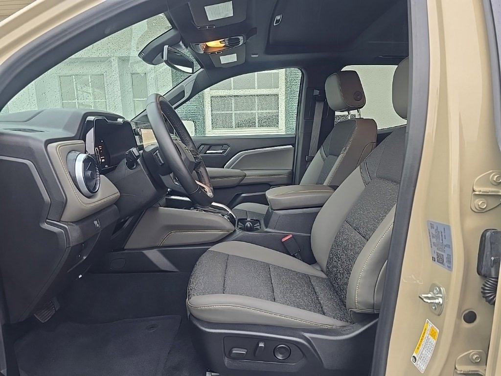 Used 2024 Chevrolet Colorado ZR2 w/ Technology Package image 14