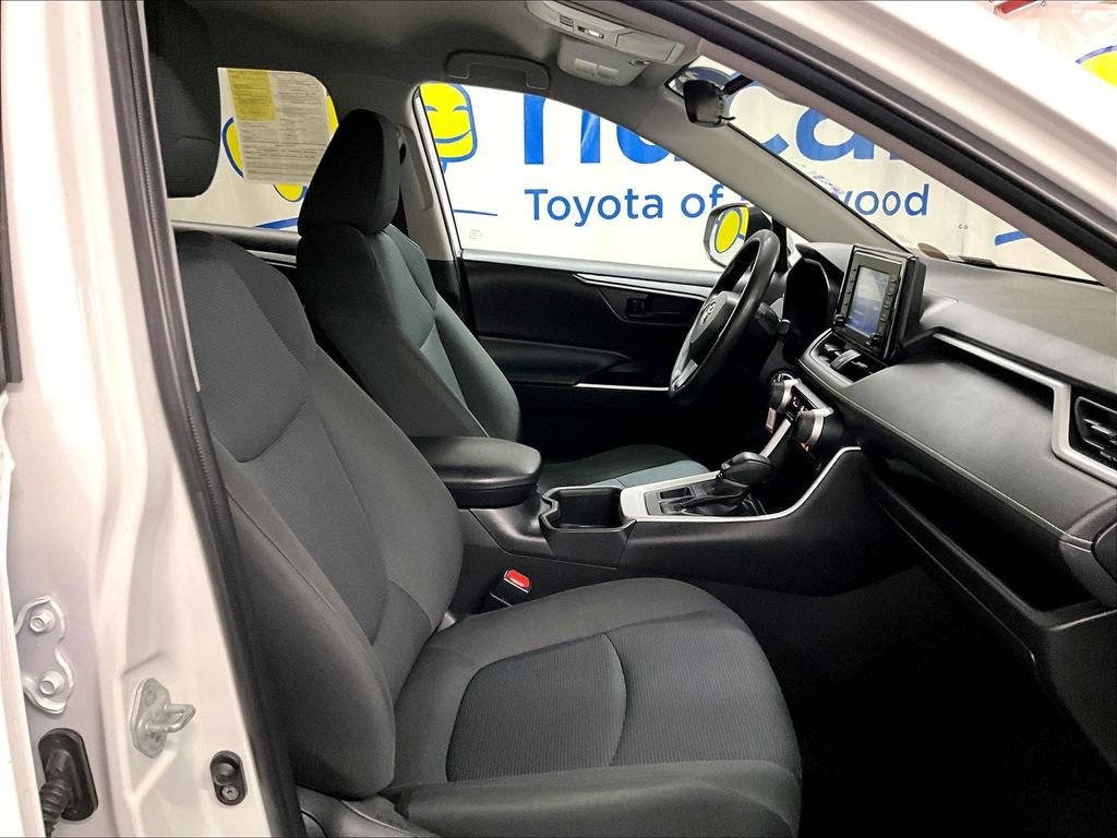 Certified 2022 Toyota RAV4 LE AWD/4WD image 11
