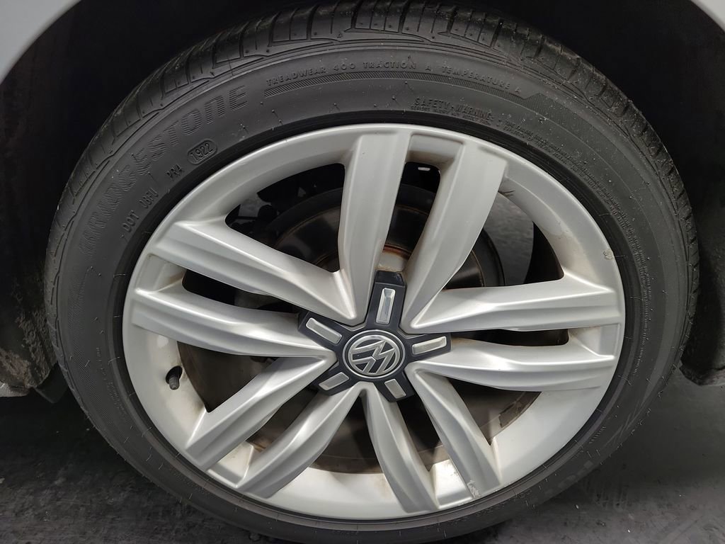 Used 2017 Volkswagen Passat 1.8T SEL Premium image 11