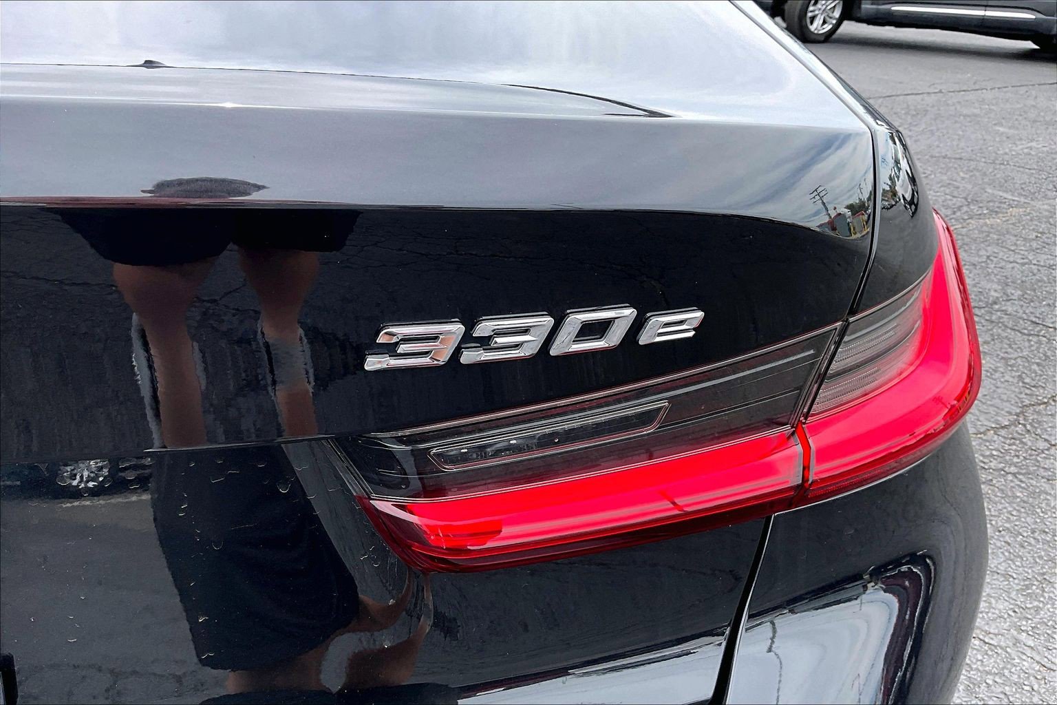 Used 2021 BMW 330e xDrive w/ Executive Package AWD/4WD image 8