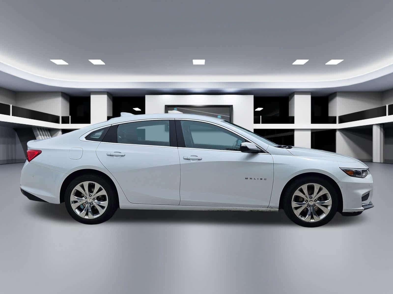 Used 2018 Chevrolet Malibu Premier w/ Driver Confidence Package FWD image 6