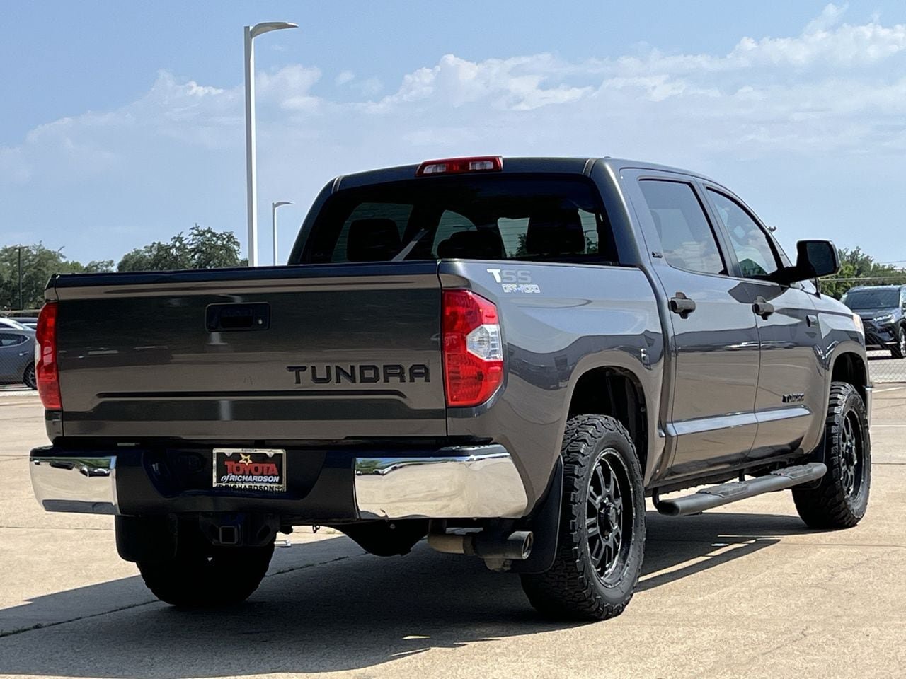 Used 2017 Toyota Tundra SR5 w/ SR5 Upgrade Package RWD image 4