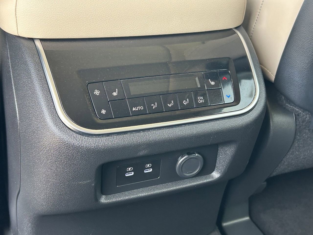 Certified 2025 INFINITI QX80 Pure w/ Cargo Package image 17