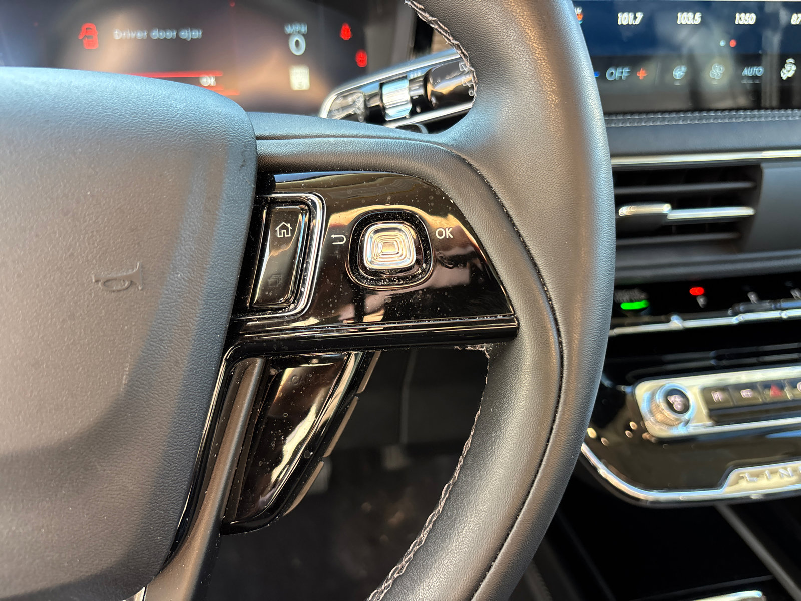 Certified 2023 Lincoln Corsair FWD w/ Equipment Group 101A image 18