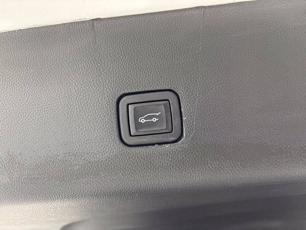 Used 2023 Chevrolet Traverse LT AWD/4WD image 48