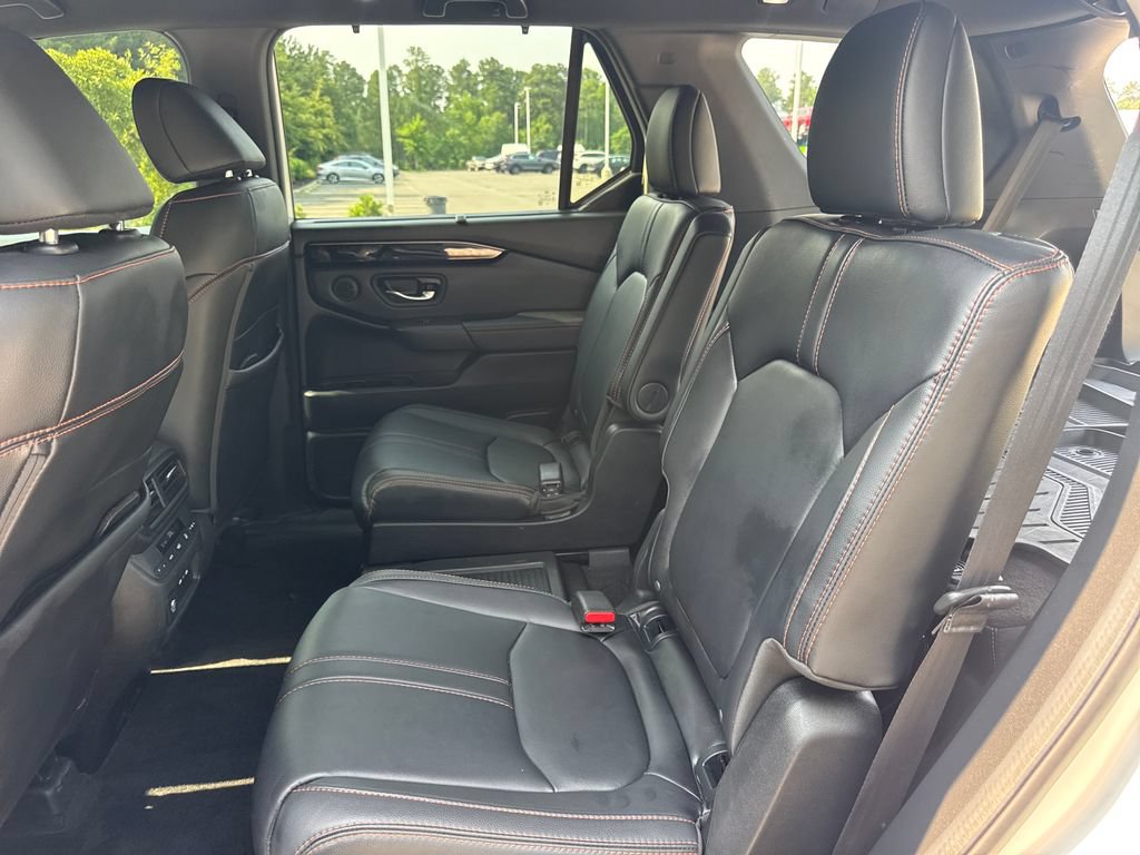 Used 2025 Honda Pilot TrailSport image 32