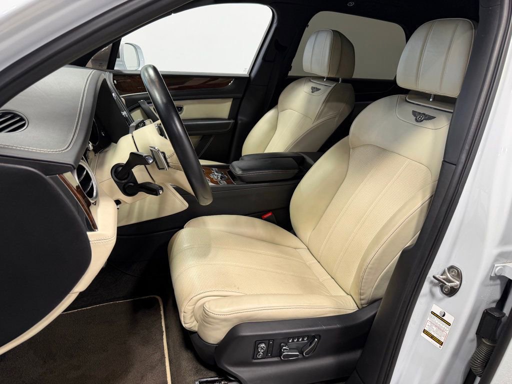 Used 2018 Bentley Bentayga Mulliner AWD/4WD image 3