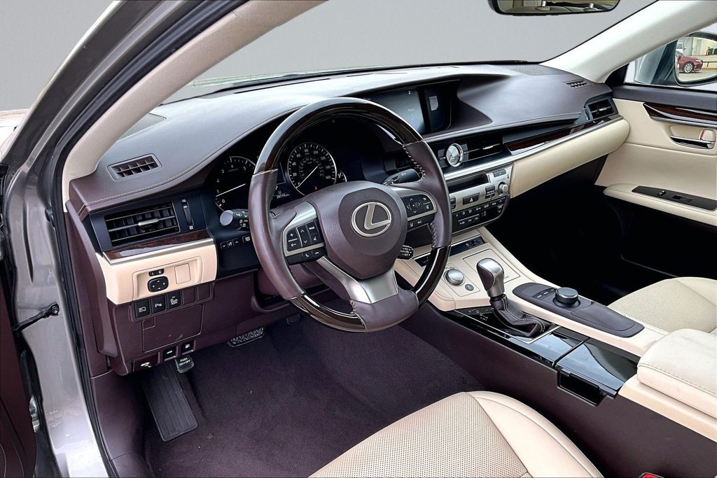 Used 2017 Lexus ES 350 w/ Premium Package FWD image 11