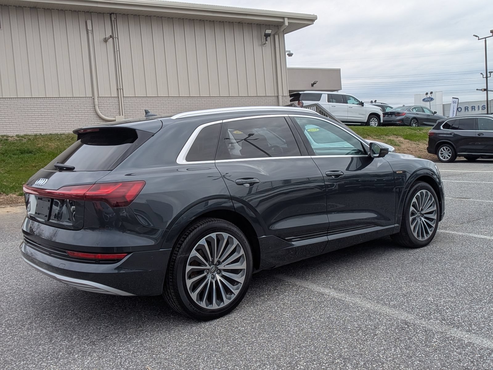 Used 2019 Audi e-tron Prestige w/ Prestige Package AWD/4WD image 6