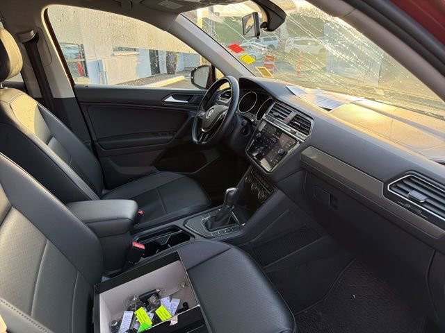 Used 2019 Volkswagen Tiguan SE w/ Panoramic Sunroof Package image 13