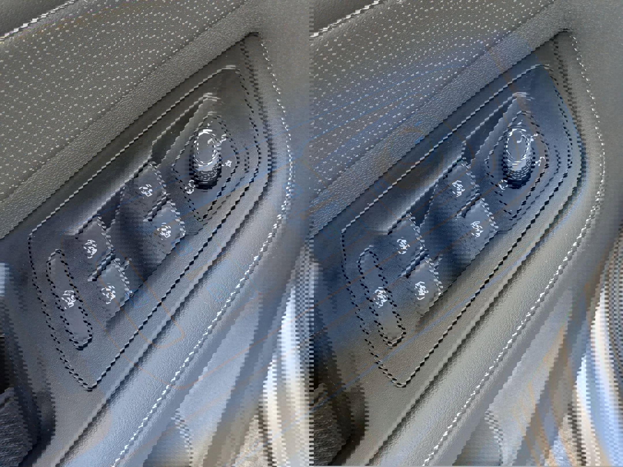 Used 2025 Volkswagen Atlas SEL Premium R-Line image 13