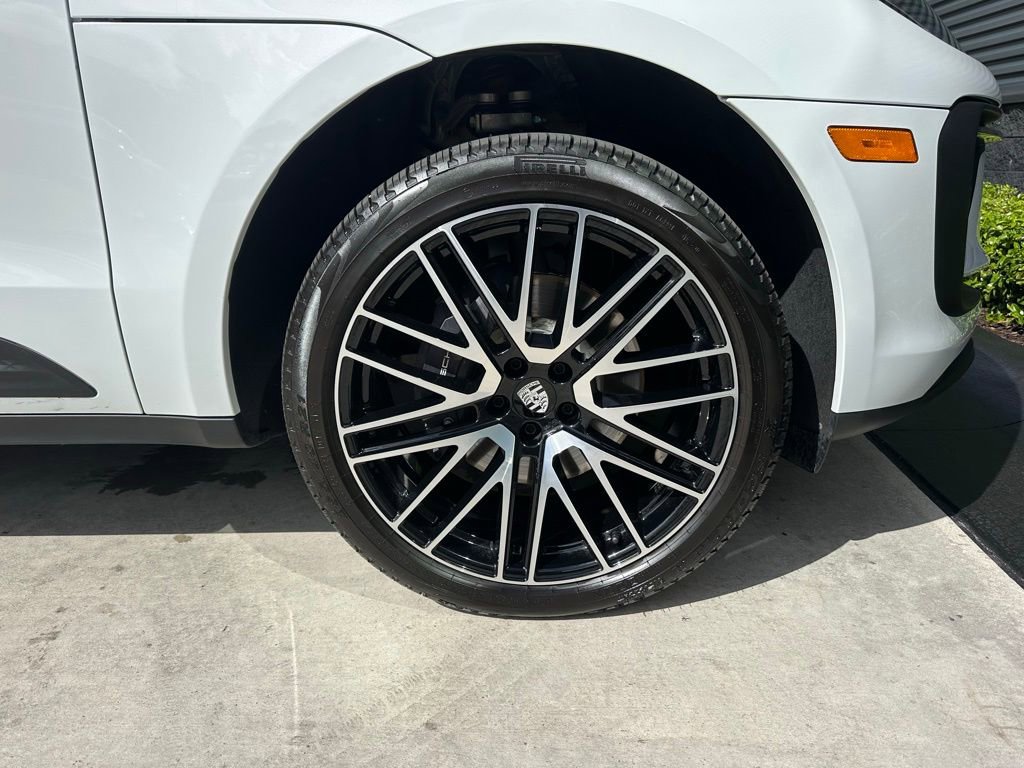 Certified 2026 Porsche Macan Turbo AWD/4WD image 15