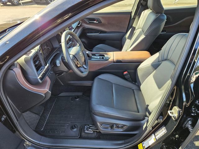 Used 2023 Toyota Crown Limited image 11