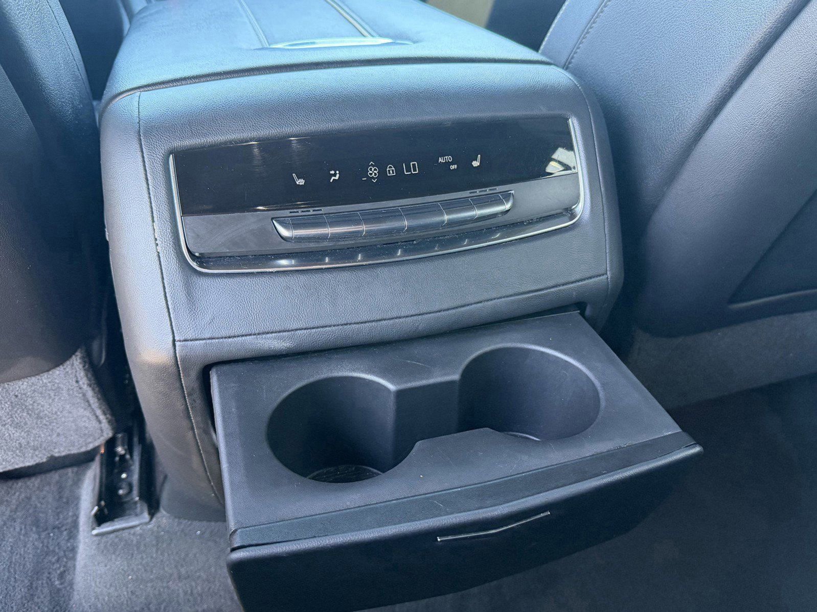 Used 2021 Cadillac Escalade Luxury image 18