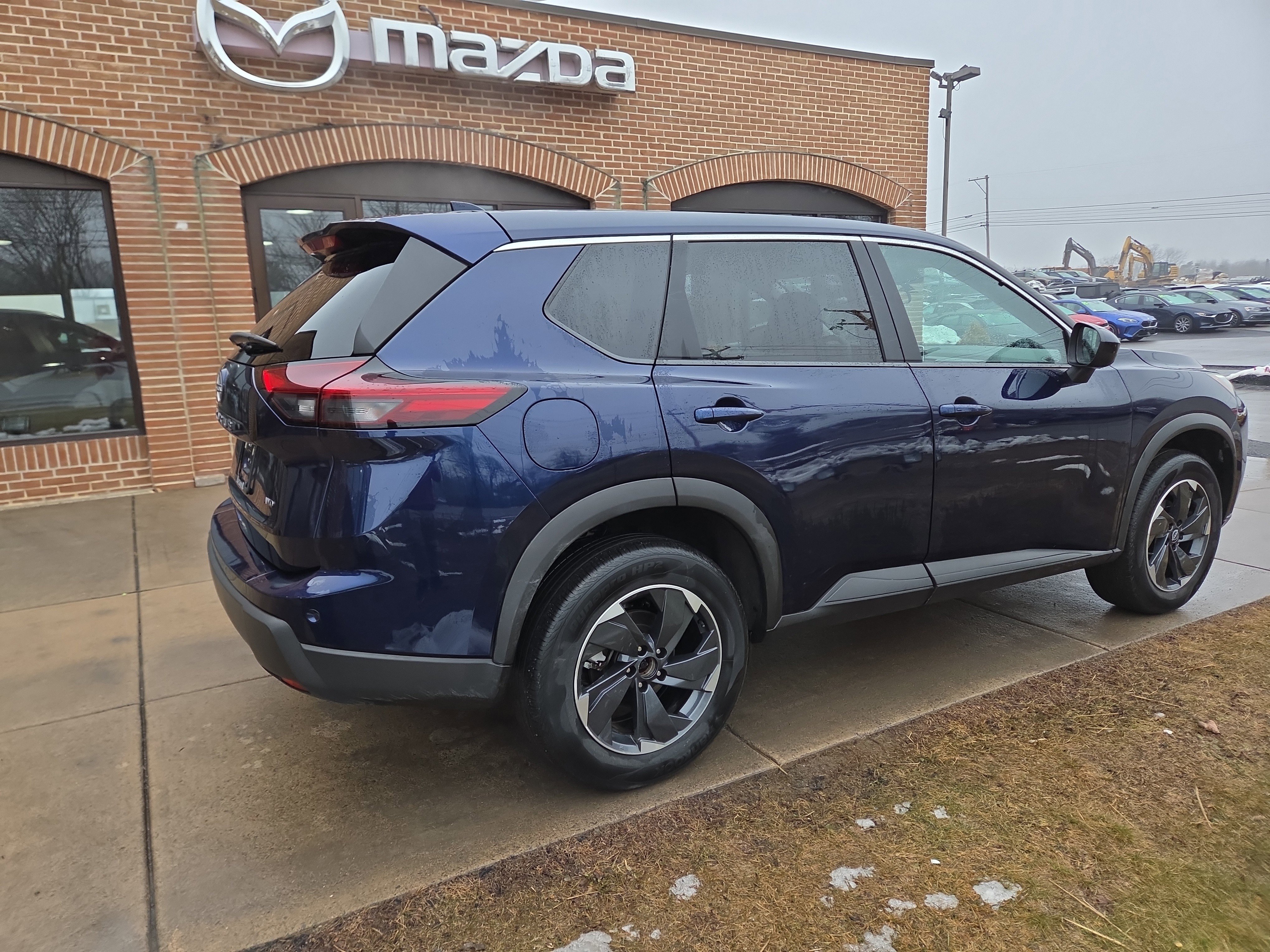 Used 2025 Nissan Rogue SV image 3