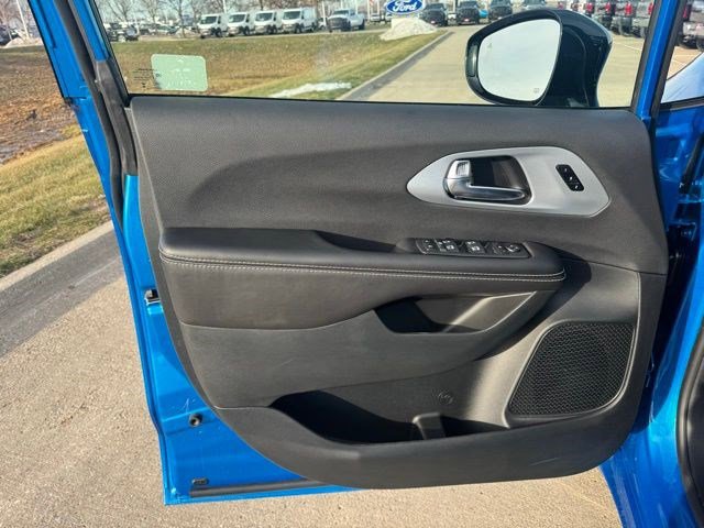 New 2026 Chrysler Pacifica Limited w/ S Appearance Package image 8