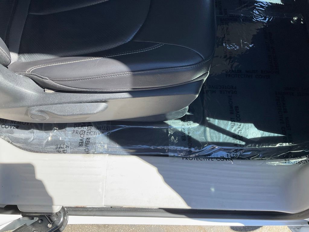 Used 2022 Chrysler Pacifica Touring-L w/ Uconnect Theater Family Group image 56