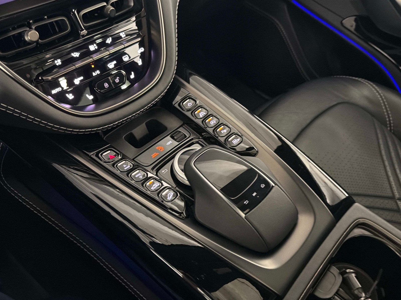 Used 2023 Aston Martin DBX AWD/4WD image 80