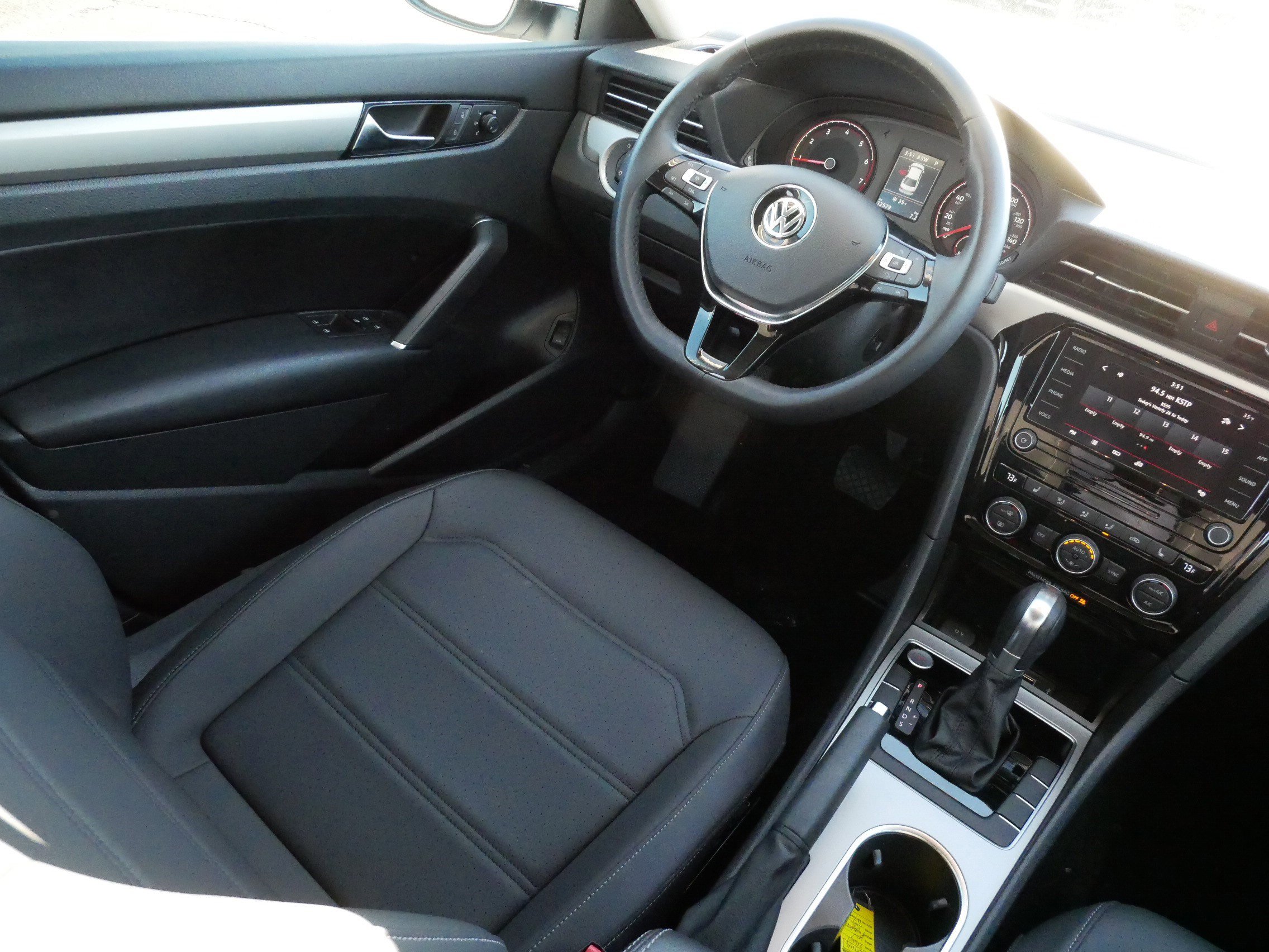 Certified 2020 Volkswagen Passat 2.0T SE w/ Sunroof Package image 9