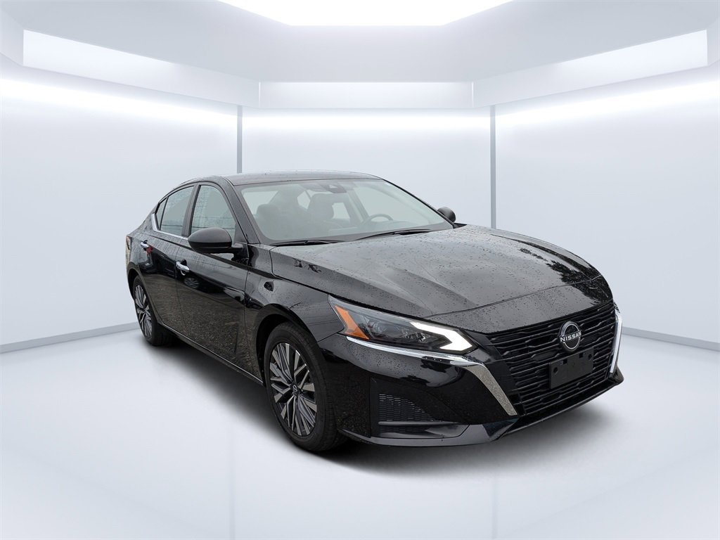 Used 2024 Nissan Altima 2.5 SV image 1