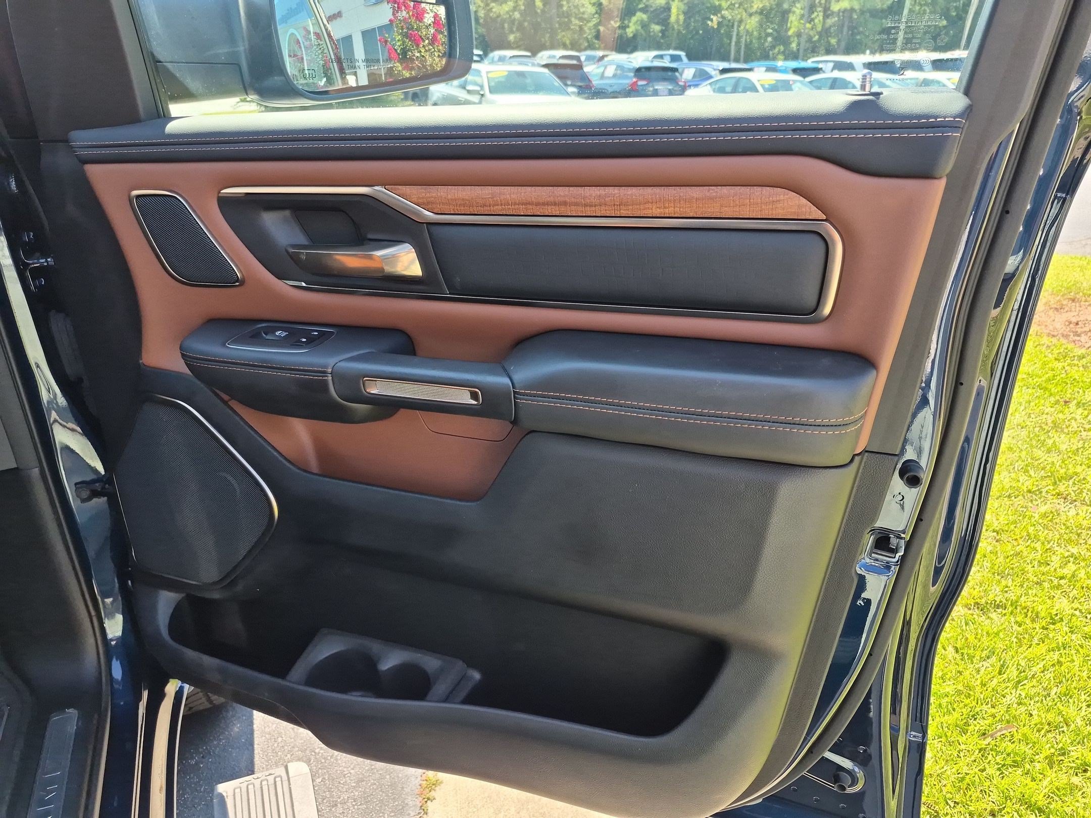 Used 2024 RAM 1500 Limited AWD/4WD image 26