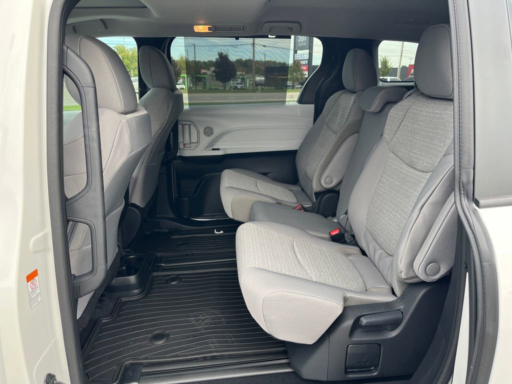 New 2025 Toyota Sienna LE image 26