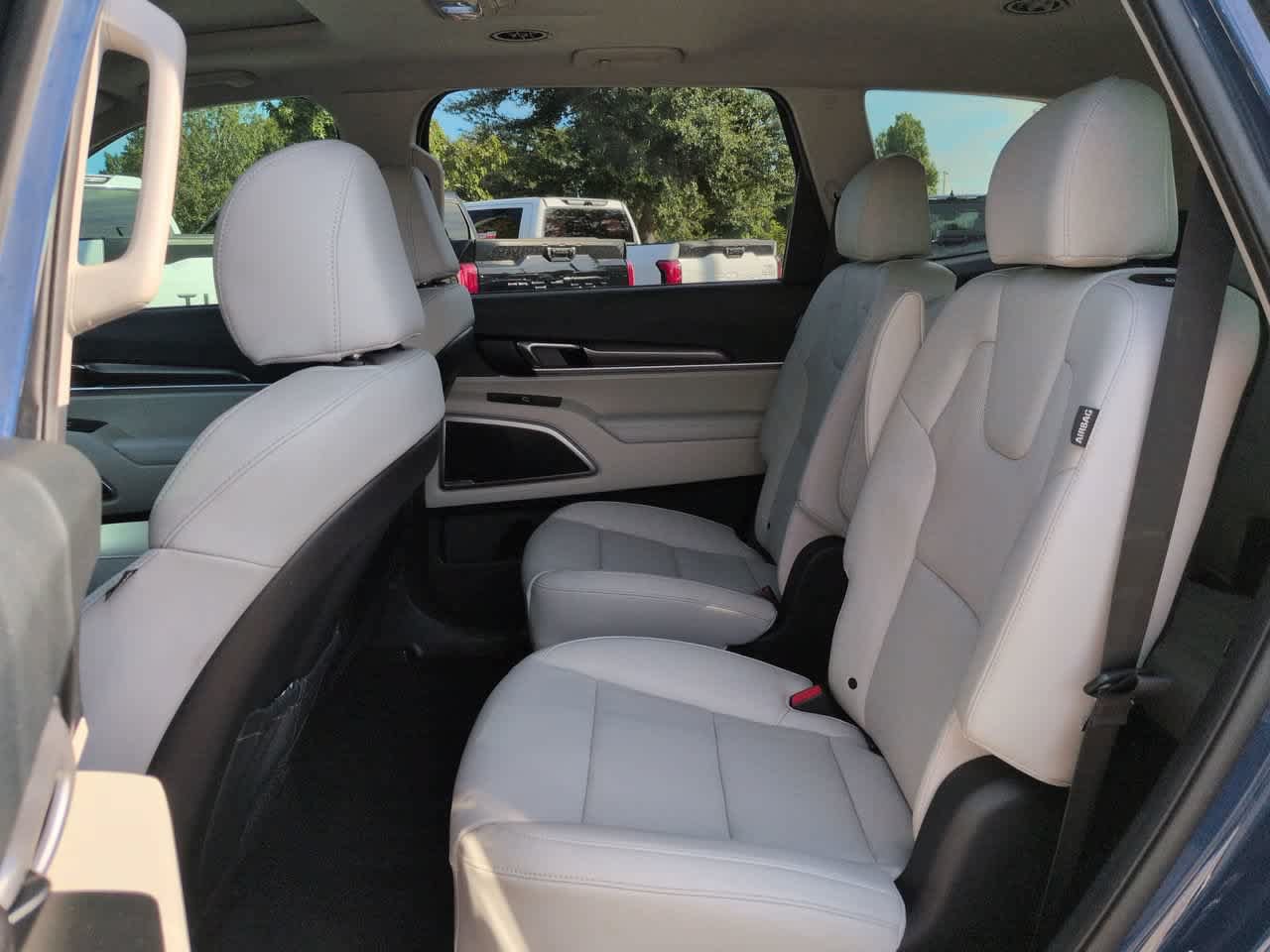 Used 2025 Kia Telluride S FWD image 14