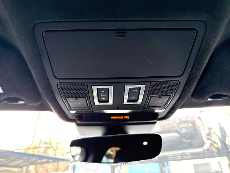 Used 2020 Jaguar F-PACE Premium image 29