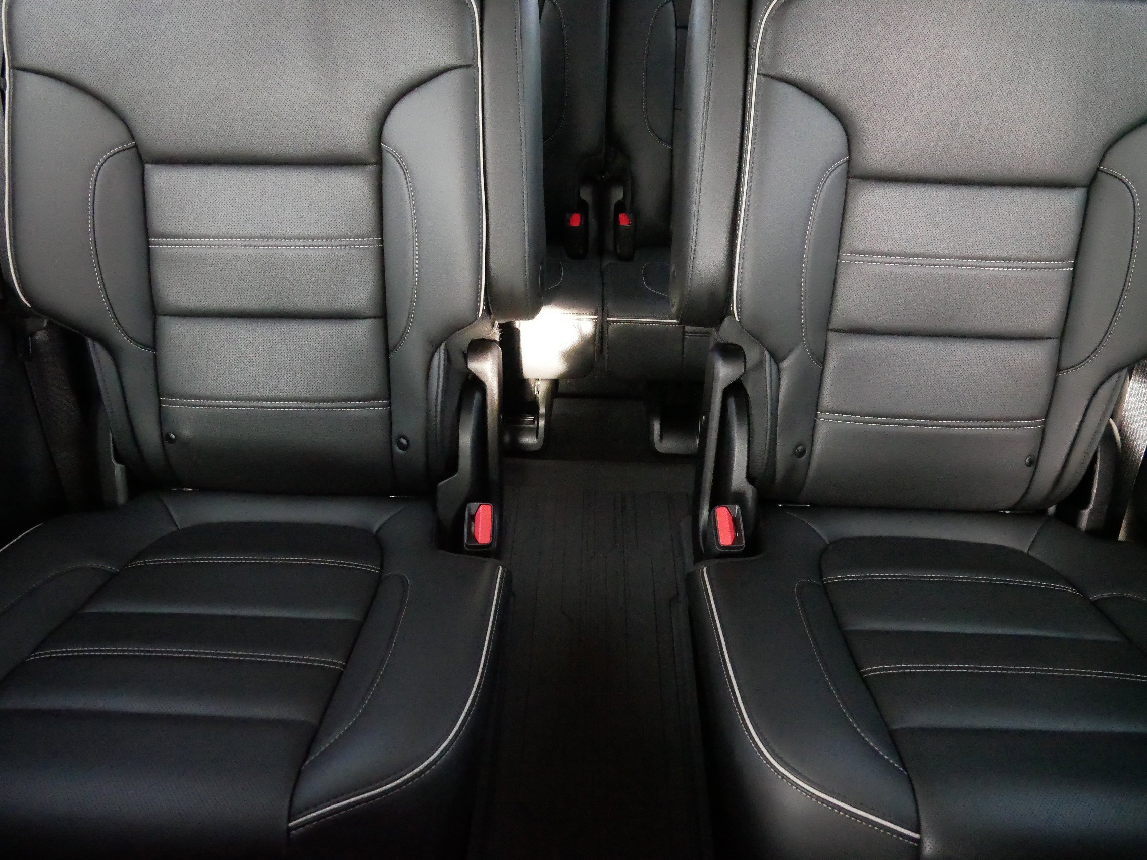 Used 2023 GMC Acadia Denali w/ Black Diamond Edition image 13