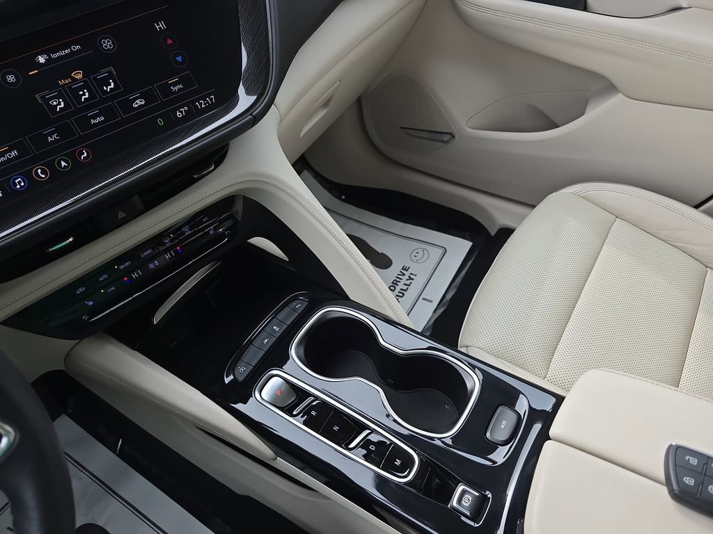 Used 2021 Buick Envision Essence w/ Technology Package I image 29