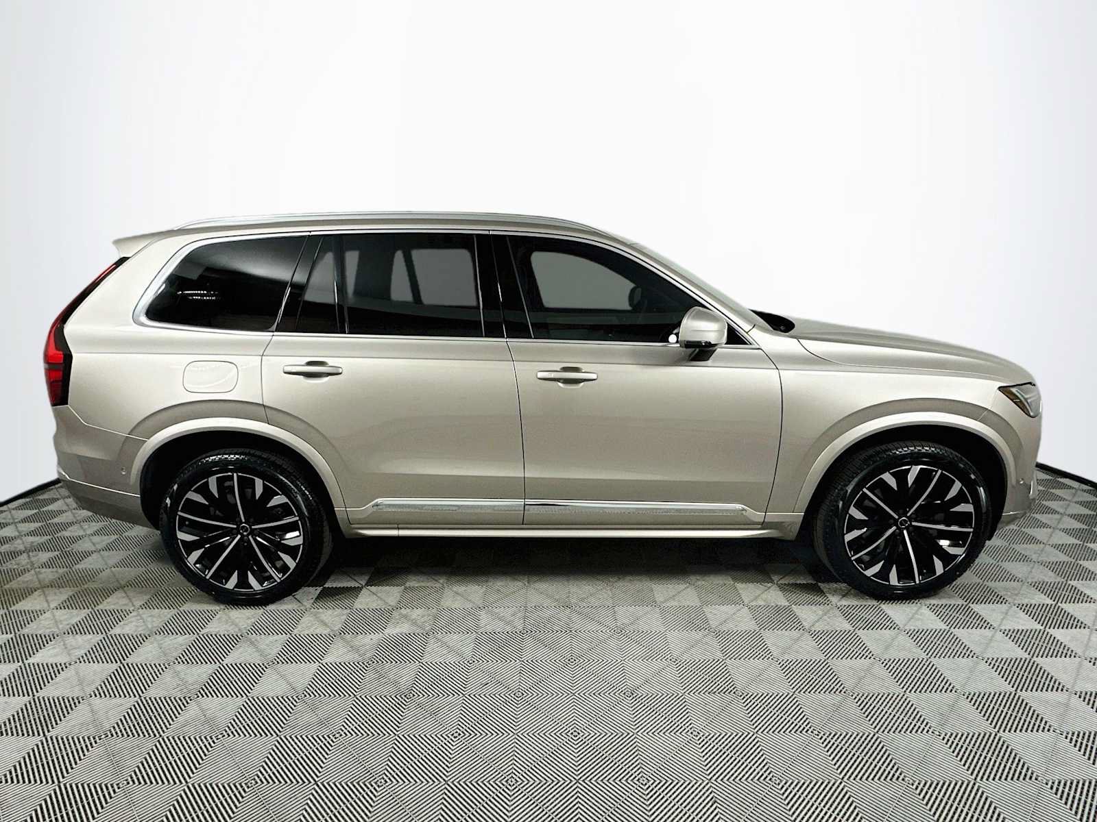 New 2027 Volvo XC90 B6 Plus AWD/4WD image 8