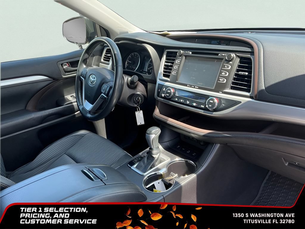 Used 2018 Toyota Highlander Plus w/ Carpet Mat Package (TMS) AWD/4WD image 15