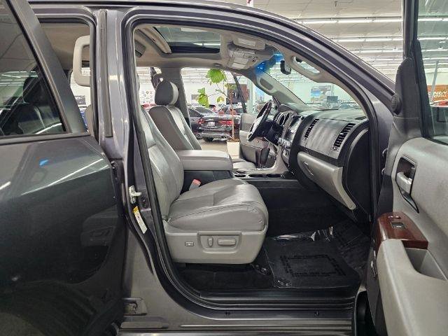 Used 2013 Toyota Sequoia Platinum AWD/4WD image 34