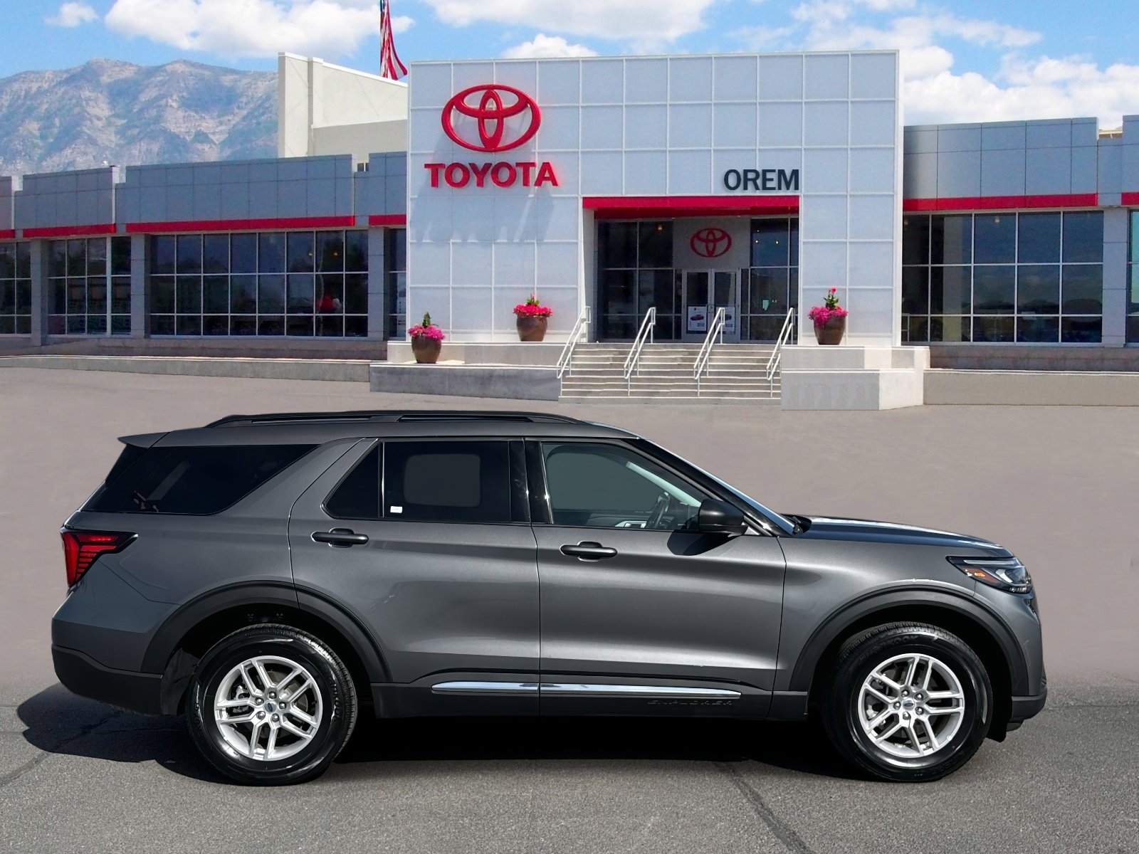 Used 2025 Ford Explorer Active image 3