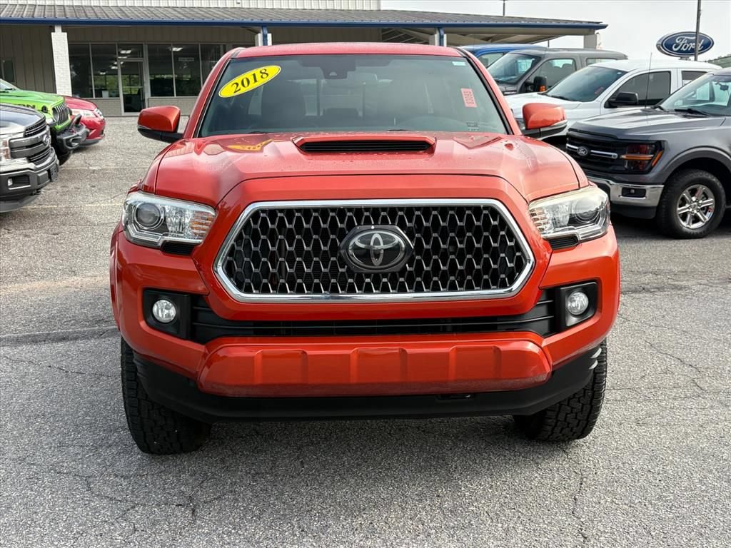 Used 2018 Toyota Tacoma TRD Sport AWD/4WD image 2