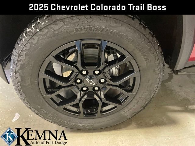 Used 2025 Chevrolet Colorado Trail Boss image 28