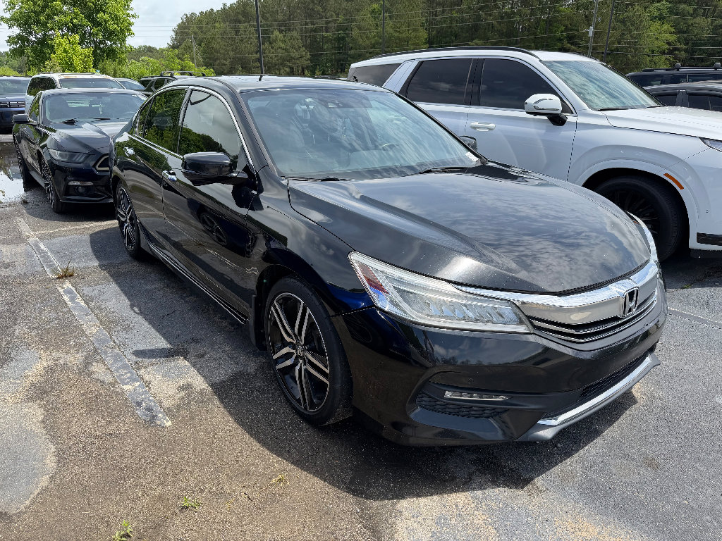 Used 2017 Honda Accord Touring image 4