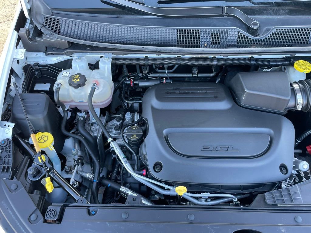Used 2025 Chrysler Pacifica Limited image 40