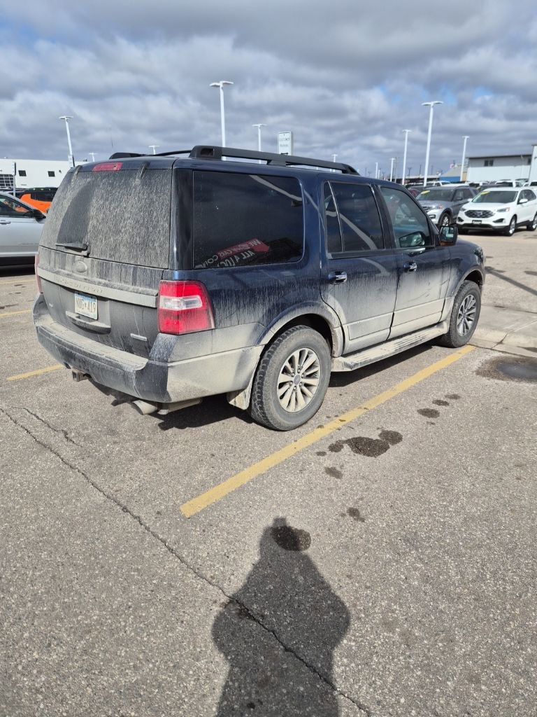 Used 2017 Ford Expedition XLT w/ Equipment Group 202A AWD/4WD image 3
