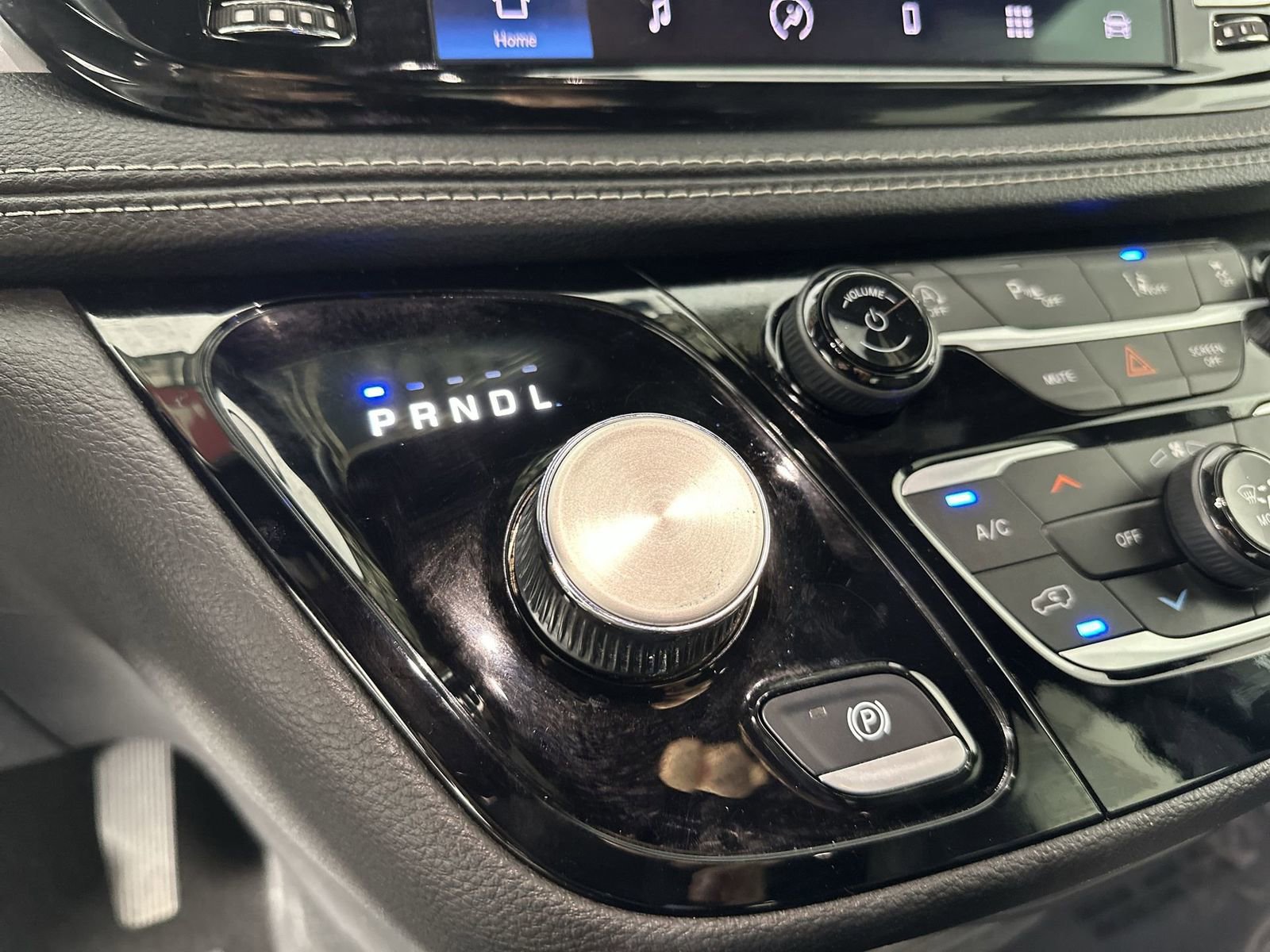 Used 2023 Chrysler Pacifica Touring image 20